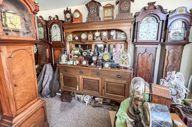 94/ 94a High Street and 2 Victoria Street, Ventnor, PO38 1LU 1