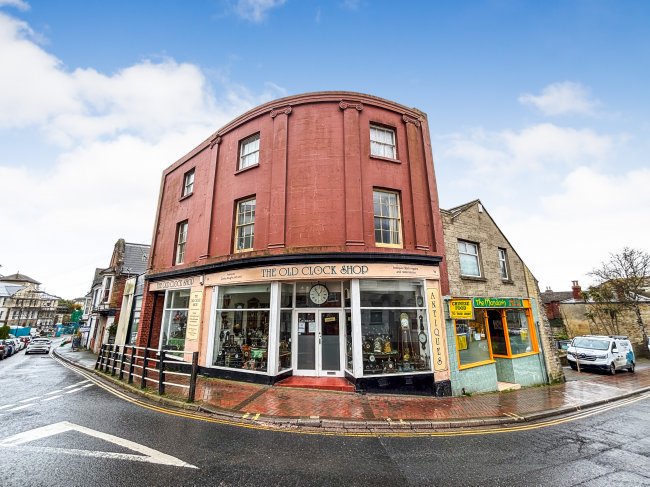 94/ 94a High Street and 2 Victoria Street, Ventnor, PO38 1LU 1