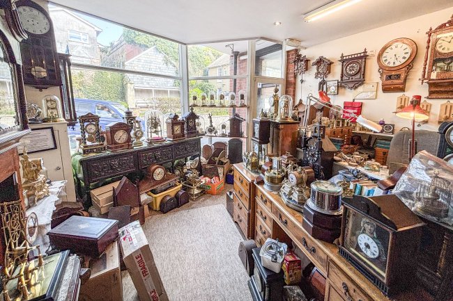 94/ 94a High Street and 2 Victoria Street, Ventnor, PO38 1LU 1