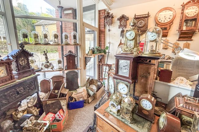 94/ 94a High Street and 2 Victoria Street, Ventnor, PO38 1LU 1