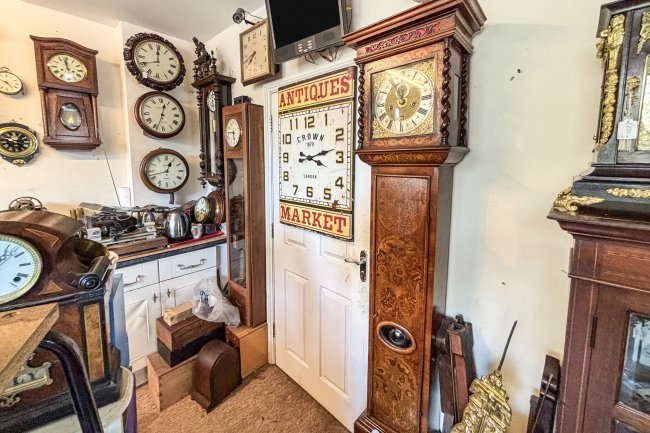 94/ 94a High Street and 2 Victoria Street, Ventnor, PO38 1LU 1