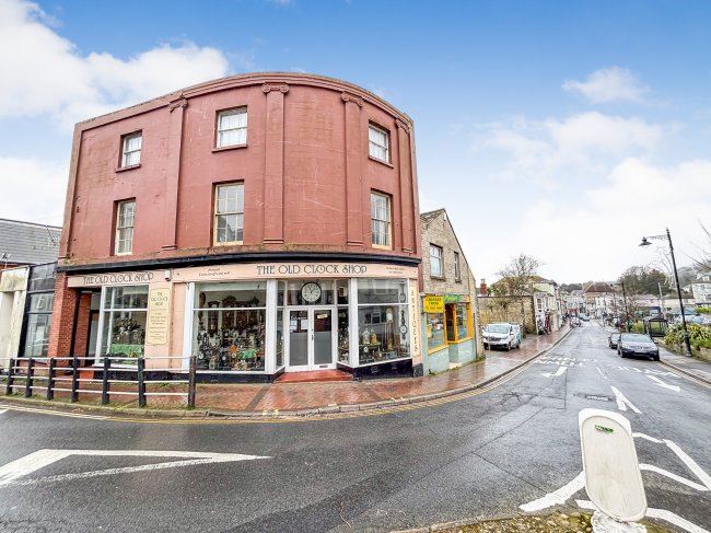 94/ 94a High Street and 2 Victoria Street, Ventnor, PO38 1LU 1