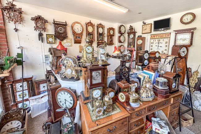 94/ 94a High Street and 2 Victoria Street, Ventnor, PO38 1LU 1