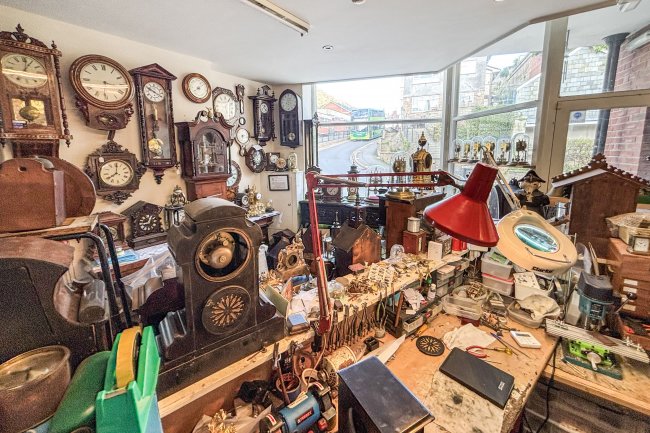 94/ 94a High Street and 2 Victoria Street, Ventnor, PO38 1LU 1