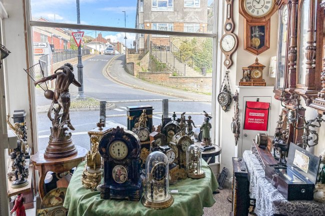 94/ 94a High Street and 2 Victoria Street, Ventnor, PO38 1LU 1