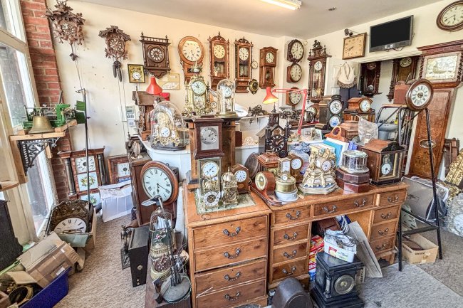 94/ 94a High Street and 2 Victoria Street, Ventnor, PO38 1LU 1