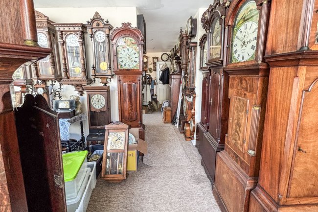 94/ 94a High Street and 2 Victoria Street, Ventnor, PO38 1LU 1