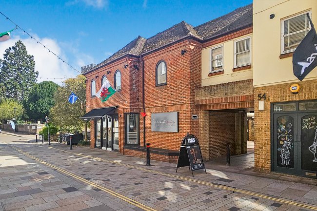 55 Church Street, Twickenham, London, TW1 3NR 2