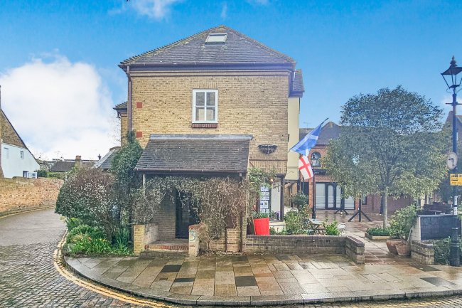 58 Church Street, Twickenham, London, TW1 3NR 1