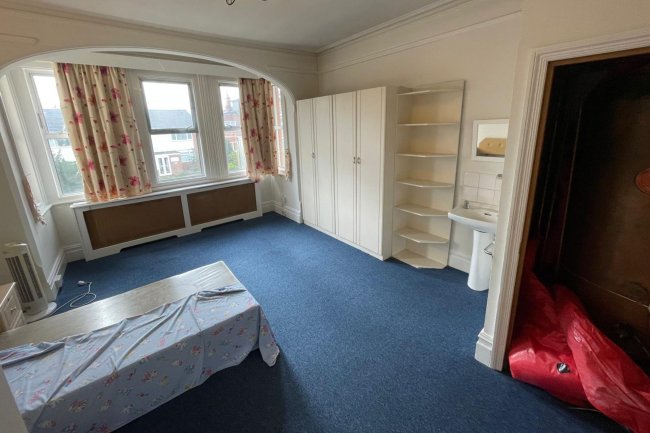 Thetford Lodge, 16 Thetford Road, New Malden, KT3 5DT 8