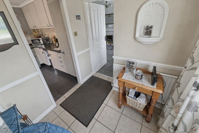 2B Chilton Drive, Watnall, Nottingham, NG16 1HL 5