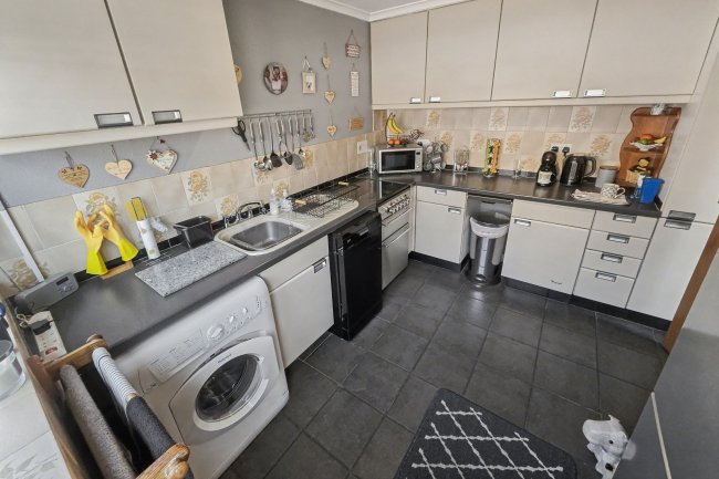 2B Chilton Drive, Watnall, Nottingham, NG16 1HL 5