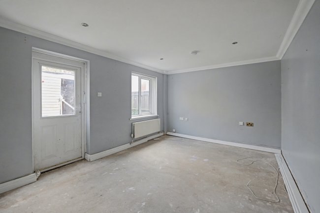 18 Meadowsweet Way, Wymering, PO6 3UT 7