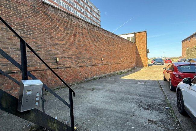 67 High Street, Chatham, Kent ME4 4EE 6