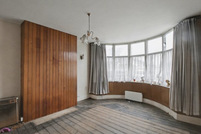 186 Salisbury Avenue, Barking, IG11 9XX 10