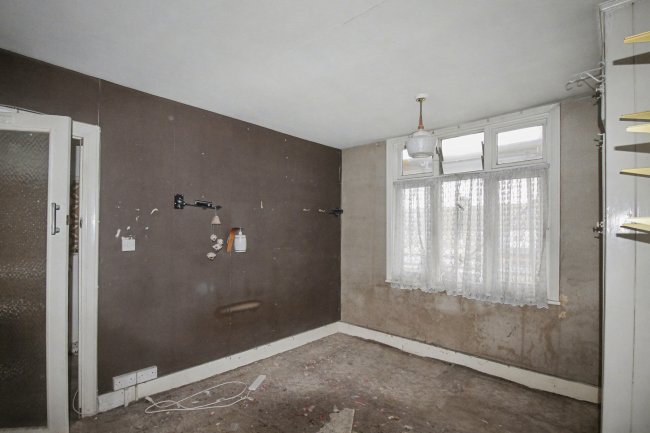 186 Salisbury Avenue, Barking, IG11 9XX 10