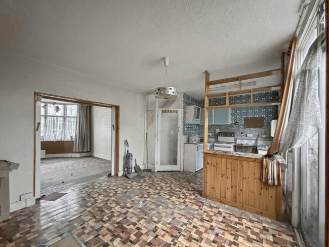 186 Salisbury Avenue, Barking, IG11 9XX 10