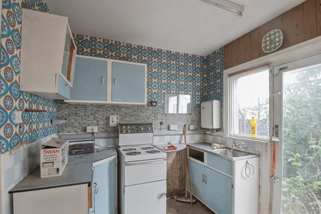 186 Salisbury Avenue, Barking, IG11 9XX 10