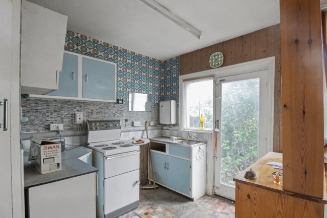 186 Salisbury Avenue, Barking, IG11 9XX 10