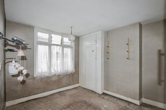 186 Salisbury Avenue, Barking, IG11 9XX 10