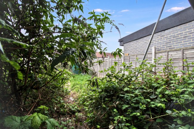 186 Salisbury Avenue, Barking, IG11 9XX 10