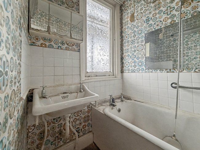 186 Salisbury Avenue, Barking, IG11 9XX 10