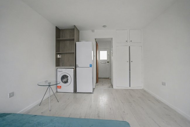 79 Pullman Court, Streatham Hill, London, SW2 4ST 2