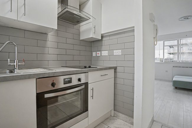 79 Pullman Court, Streatham Hill, London, SW2 4ST 2