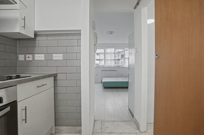 79 Pullman Court, Streatham Hill, London, SW2 4ST 2