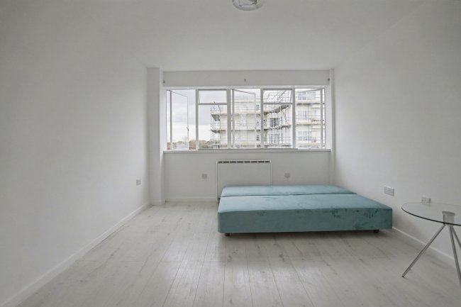79 Pullman Court, Streatham Hill, London, SW2 4ST 2