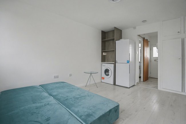 79 Pullman Court, Streatham Hill, London, SW2 4ST 2