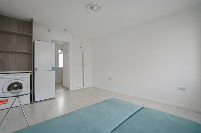 79 Pullman Court, Streatham Hill, London, SW2 4ST 2