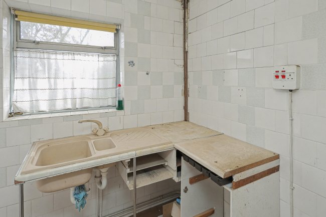 63 Goring Way, Greenford, UB6 9NW 8