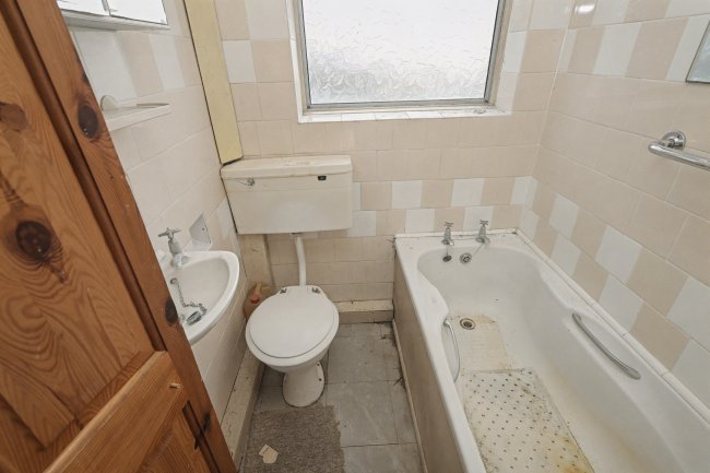 63 Goring Way, Greenford, UB6 9NW 8