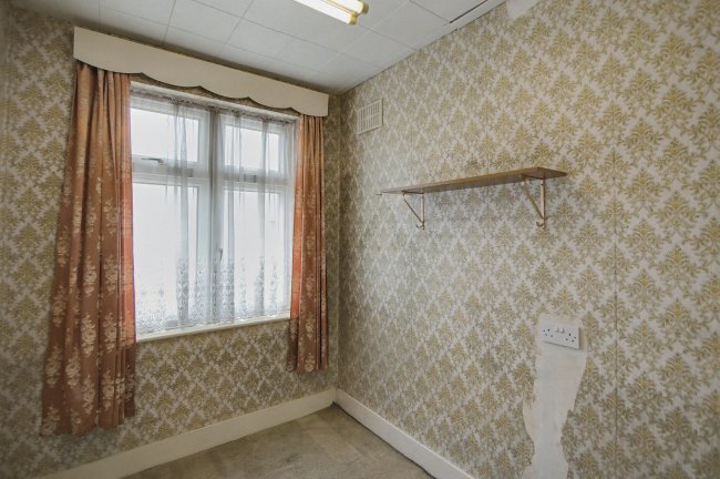 9 Orchardleigh Avenue, Enfield, EN3 5BG 5