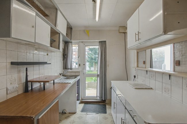 9 Orchardleigh Avenue, Enfield, EN3 5BG 5