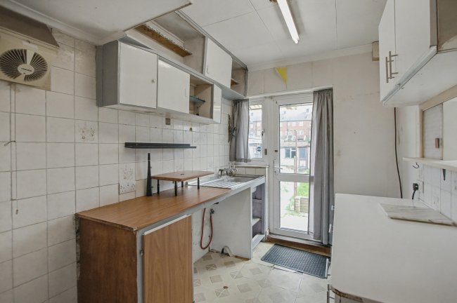 9 Orchardleigh Avenue, Enfield, EN3 5BG 5