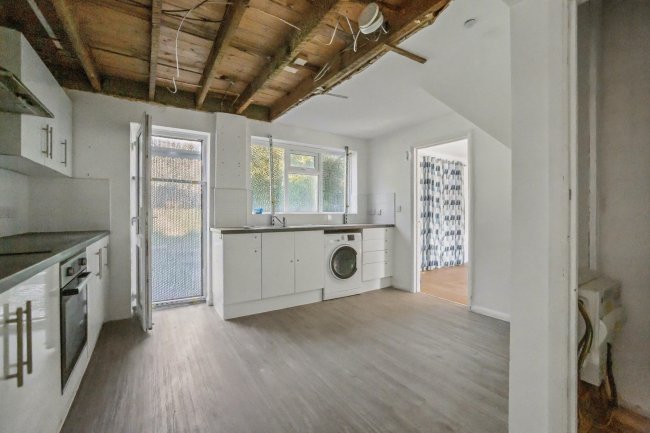 31 Nevill Road, Snodland, Kent, ME6 5HX 2