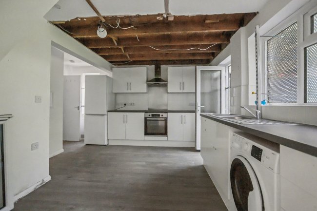 31 Nevill Road, Snodland, Kent, ME6 5HX 2