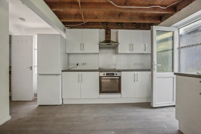 31 Nevill Road, Snodland, Kent, ME6 5HX 2