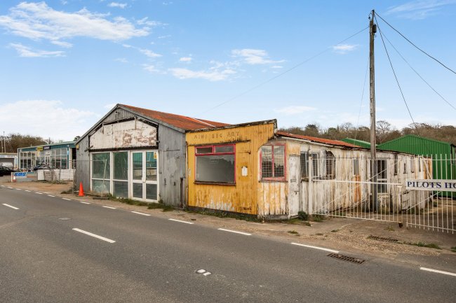 Bembridge Boatyard, Embankment Road, Bembridge, Isle of Wight PO35 5NR 7