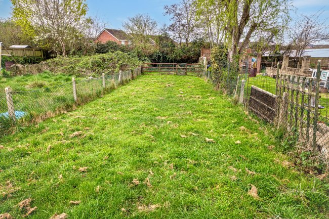 19 Westmead Terrace, Chippenham, Wiltshire, SN15 3DU 2