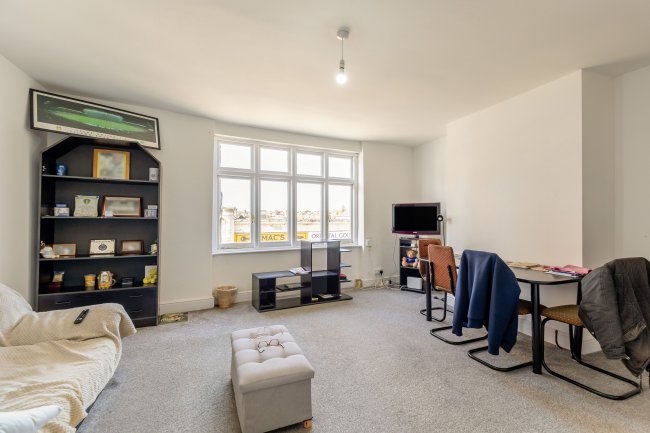 27-28 High Street, Rushden NN10 0PW 1