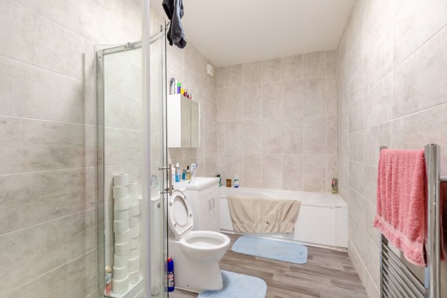 27-28 High Street, Rushden NN10 0PW 1