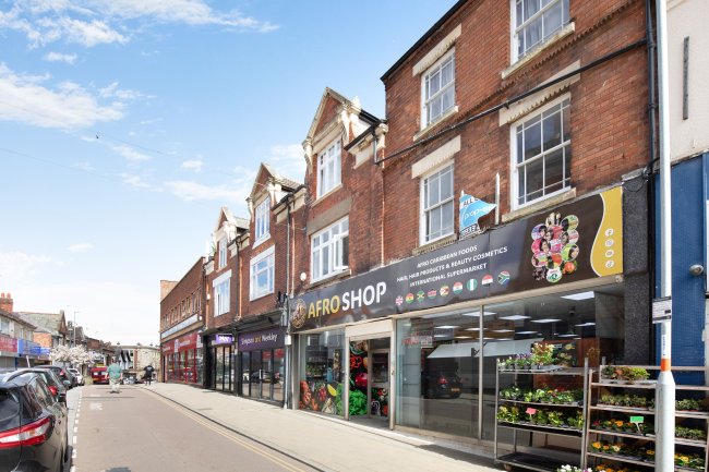 27-28 High Street, Rushden NN10 0PW 1