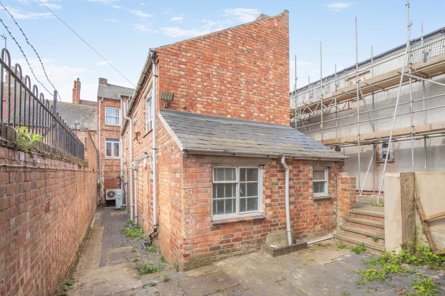 27-28 High Street, Rushden NN10 0PW 1