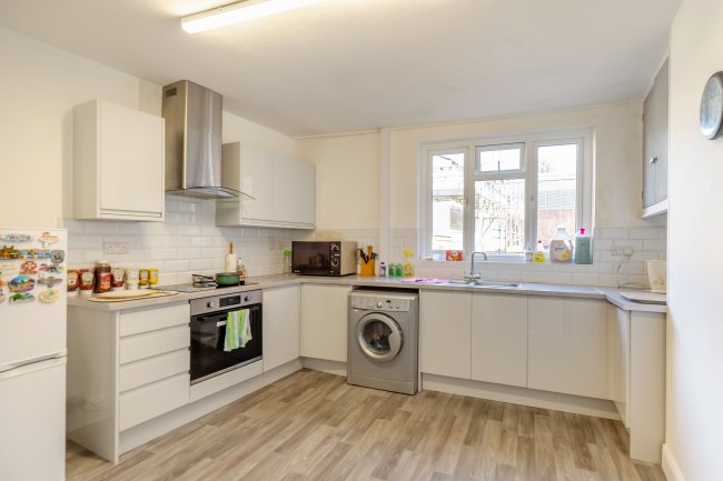 27-28 High Street, Rushden NN10 0PW 1