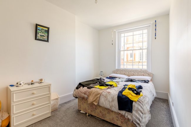 27-28 High Street, Rushden NN10 0PW 1