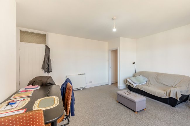 27-28 High Street, Rushden NN10 0PW 1