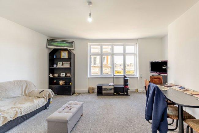 27-28 High Street, Rushden NN10 0PW 1